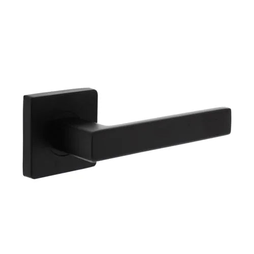 Intersteel deurkruk Hera op vierkant rozet in mat zwart