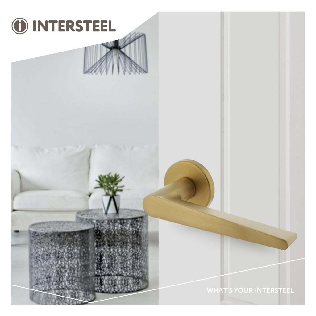 Intersteel deurkruk Tiga messing mat titaan PVD – detail greep