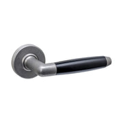 Intersteel deurkruk Combinatie op rond rozet RVS getrommeld – vooraanzicht