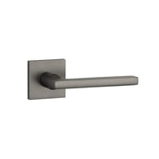 Stile deurklink Sira titanium op vierkante rozetten - vooraanzicht