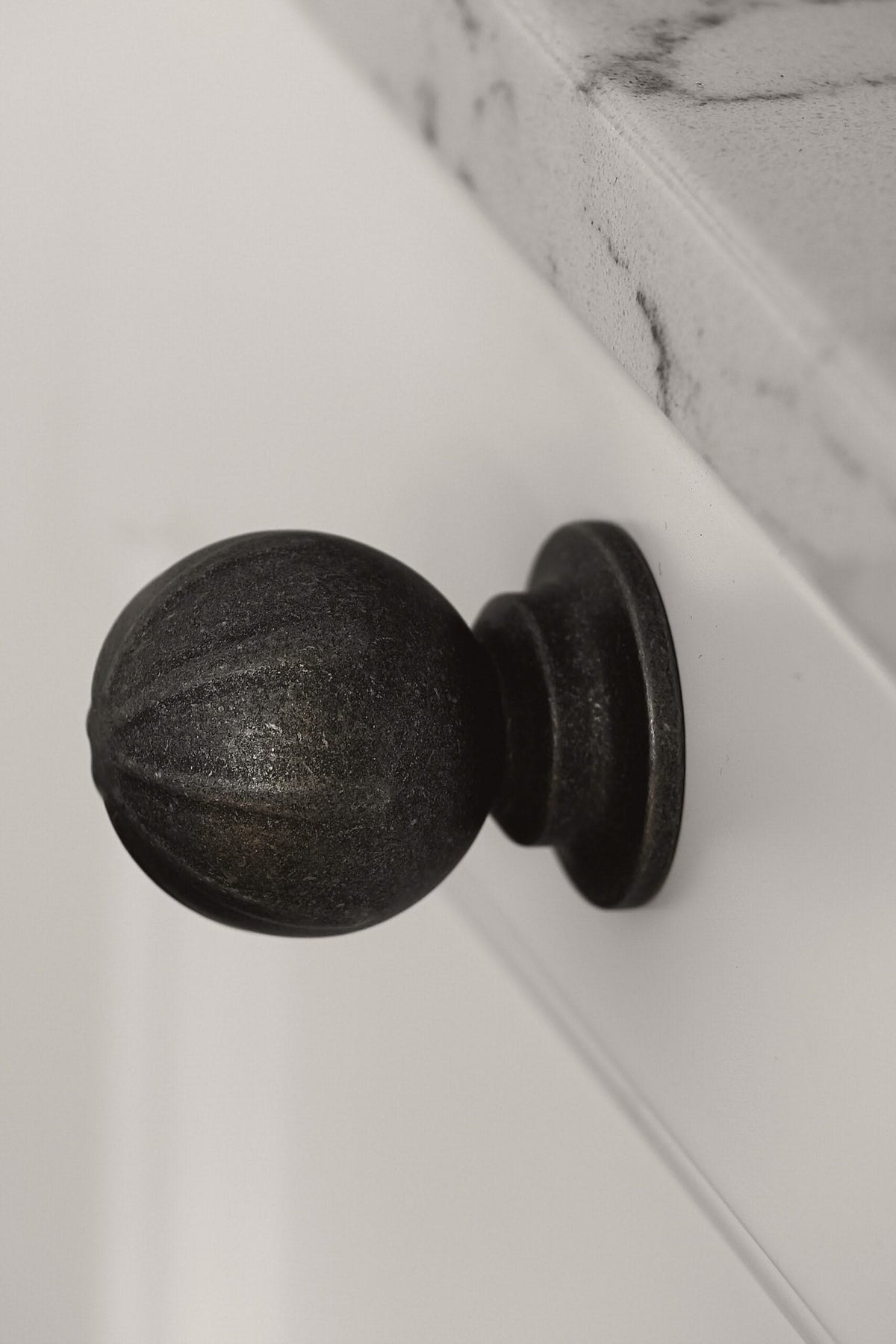 Furnipart meubelknop Trapleuning antiek bruin sfeerbeeld
