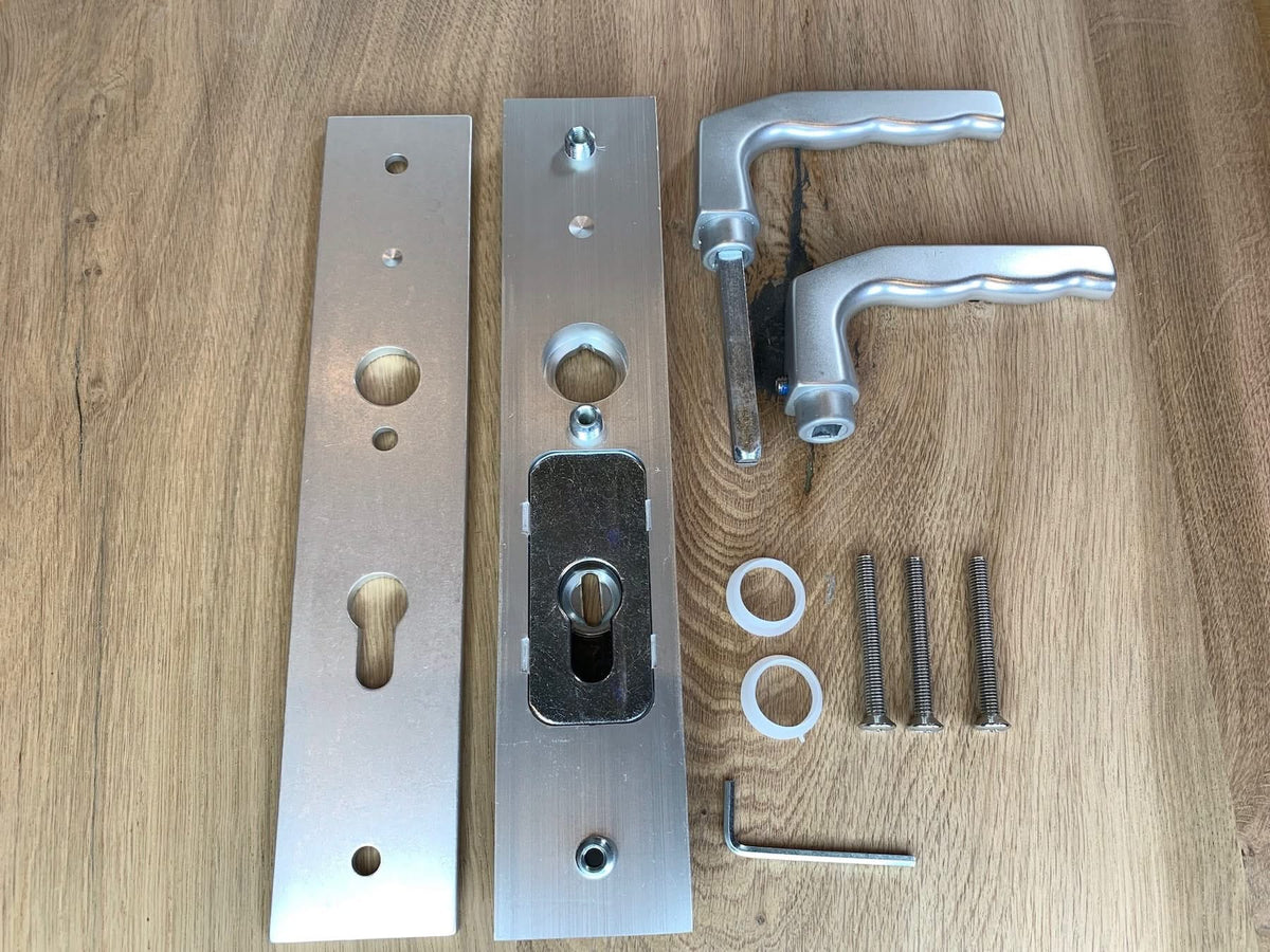 Dieckmann Alpha XXL renovatie achterdeurbeslag D7013 geborsteld RVS - detail