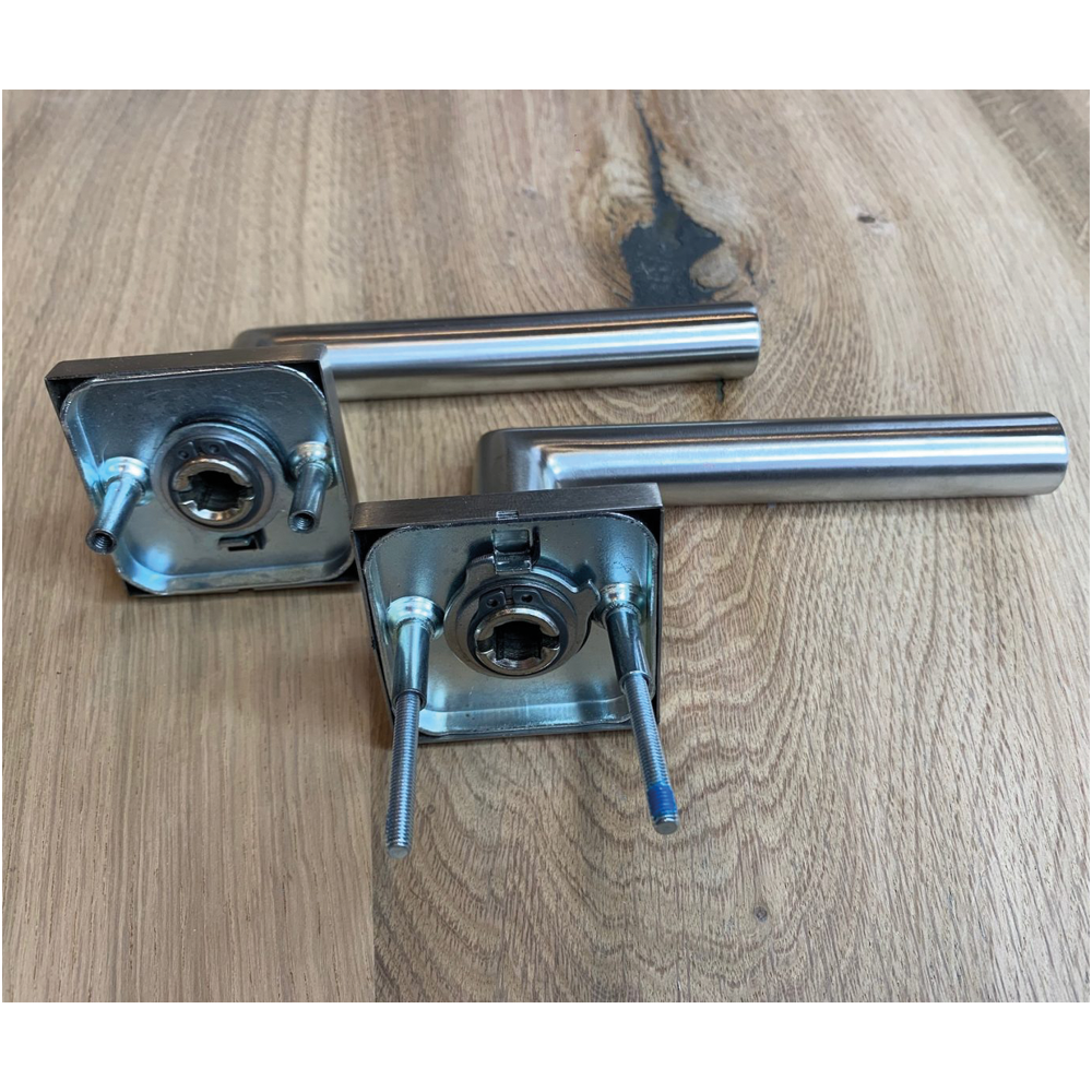 Hafi Private Line deurkruk model 203 vierkant RVS geborsteld – gemonteerd op deur
