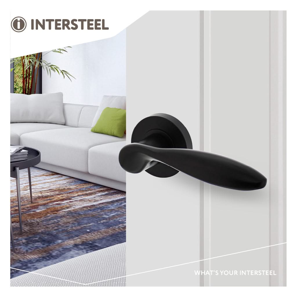 Intersteel deurkruk George mat zwart - gemonteerd