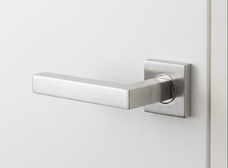 Formani Deurkruk BASIC BSQ1-G in RVS mat - detailweergave van het vierkante rozet