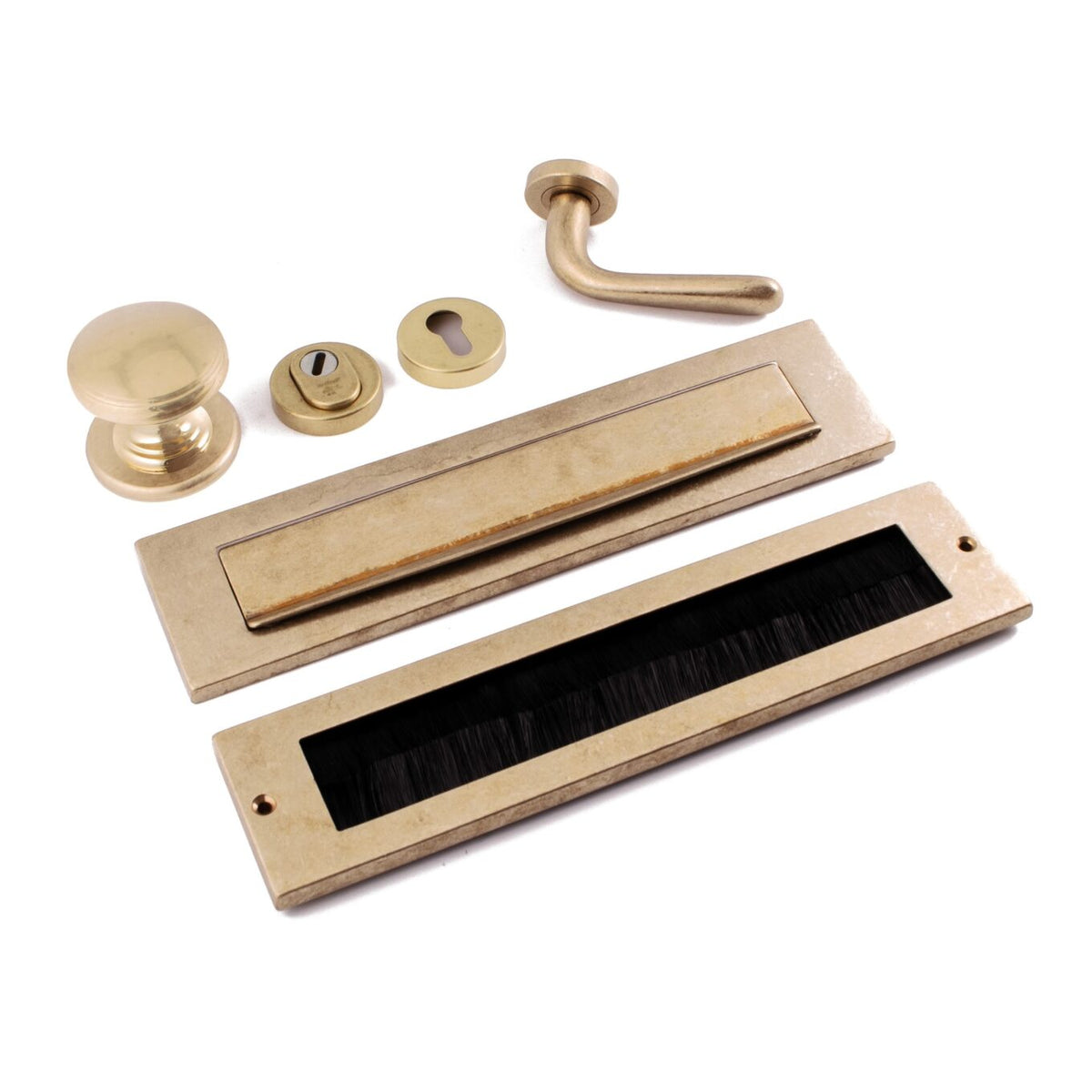 Hardbrass voordeurset rond messing getrommeld sfeerbeeld 2