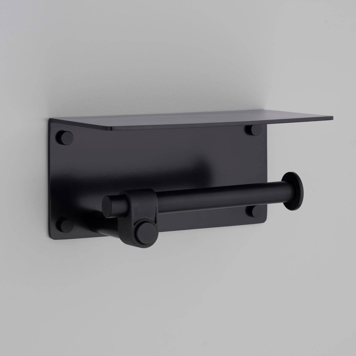 Buster + Punch Cast toiletrolhouder met plank welders black vooraanzicht