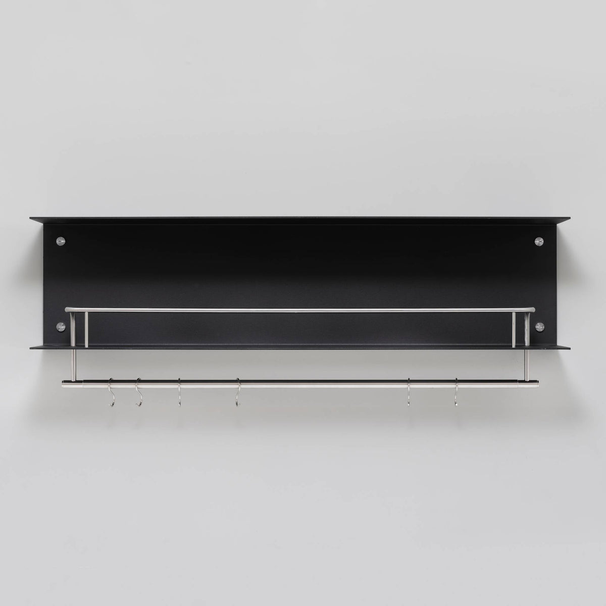 Buster + Punch Hanger keukenplank zwart met steel – detail reling en S-haken