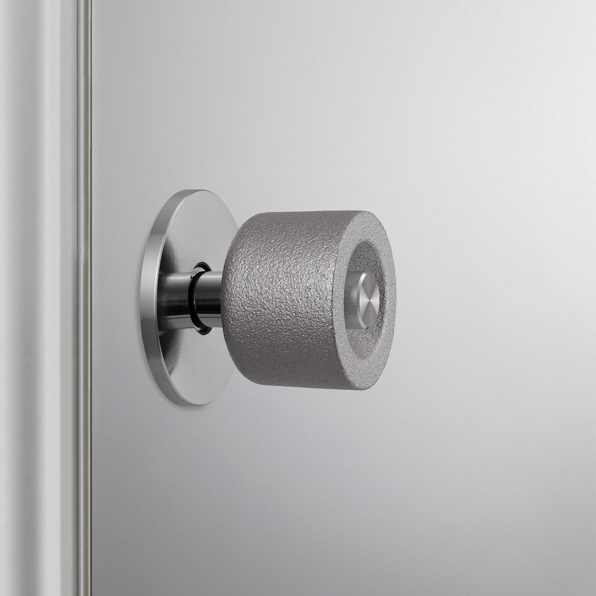 Buster + Punch Cast deurknop op rozet steel detail