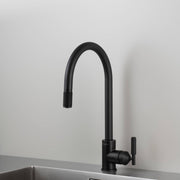 Buster + Punch Pull-out Mixer Cross keukenkraan Welders Black – vooraanzicht