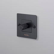 Buster + Punch dimmer Cross met logo Brons vooraanzicht