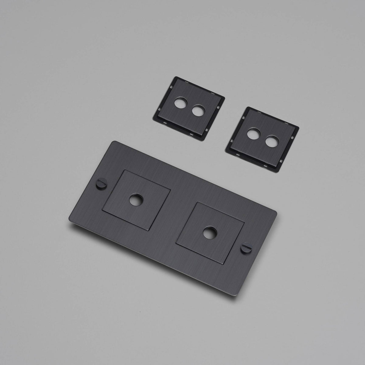 Buster + Punch 2-voudige horizontale afdekplaat met infills, schuin aanzicht