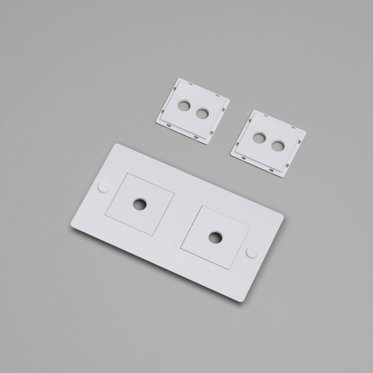 Buster + Punch 2-voudige horizontale afdekplaat gemonteerd op de wand