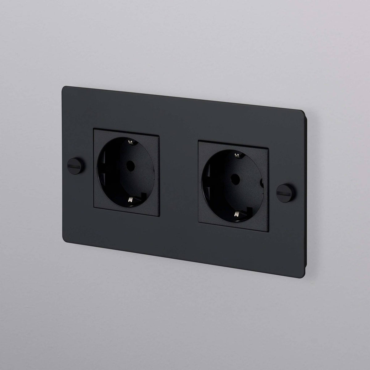 Buster + Punch stopcontact 2-voudig Schuko (zonder logo) Zwart vooraanzicht