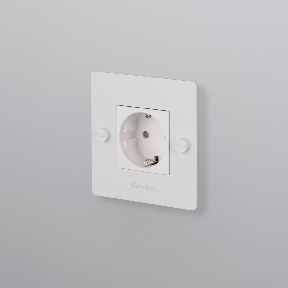Buster + Punch 1-voudig Schuko stopcontact Wit — vooraanzicht
