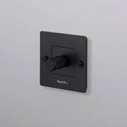 Buster + Punch Dimmer Cross impuls zwart vooraanzicht
