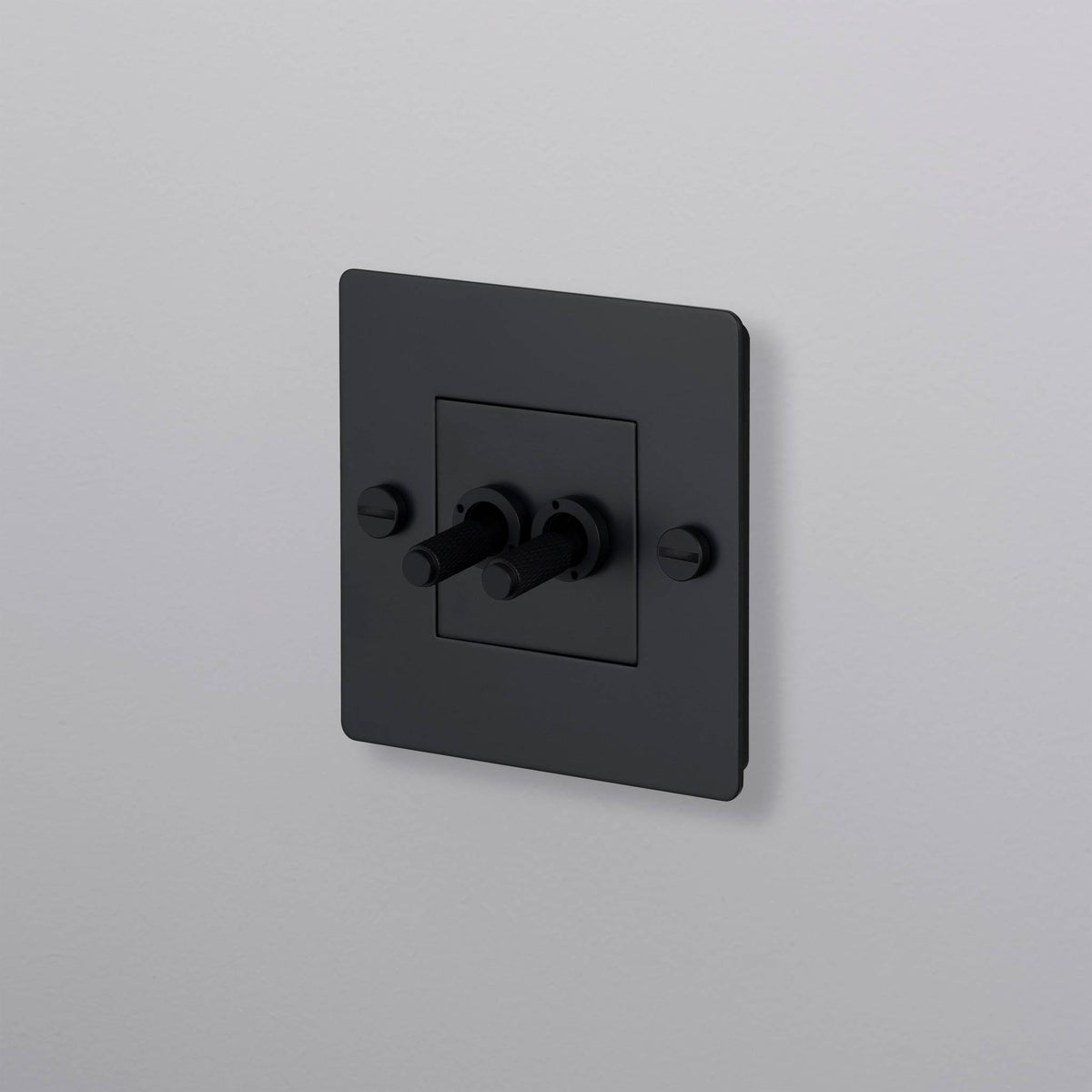 Buster + Punch lichtschakelaar dubbele tuimelschakelaar black zonder logo vooraanzicht