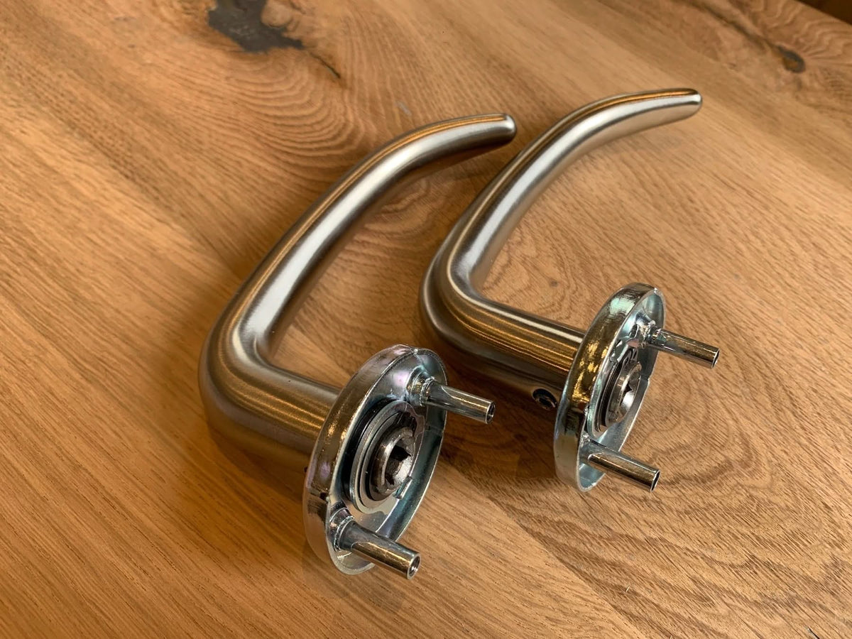 Hafi Private Line deurkruk model 299 rond RVS geborsteld - gemonteerd op deur