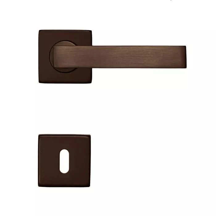 HDD Pro deurkruk Cosmic mat brons gemonteerd op deur