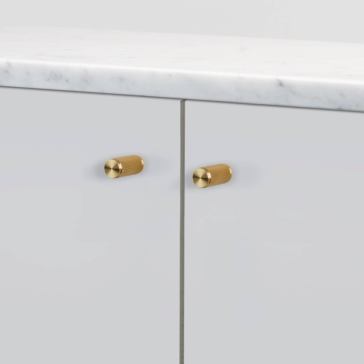 Buster + Punch Linear meubelknop goud - vooraanzicht