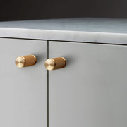 Buster + Punch Cross meubelknop goud - vooraanzicht
