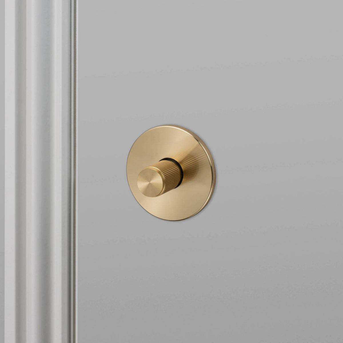 Buster + Punch Linear thumbturn-/WC-slot goud vooraanzicht