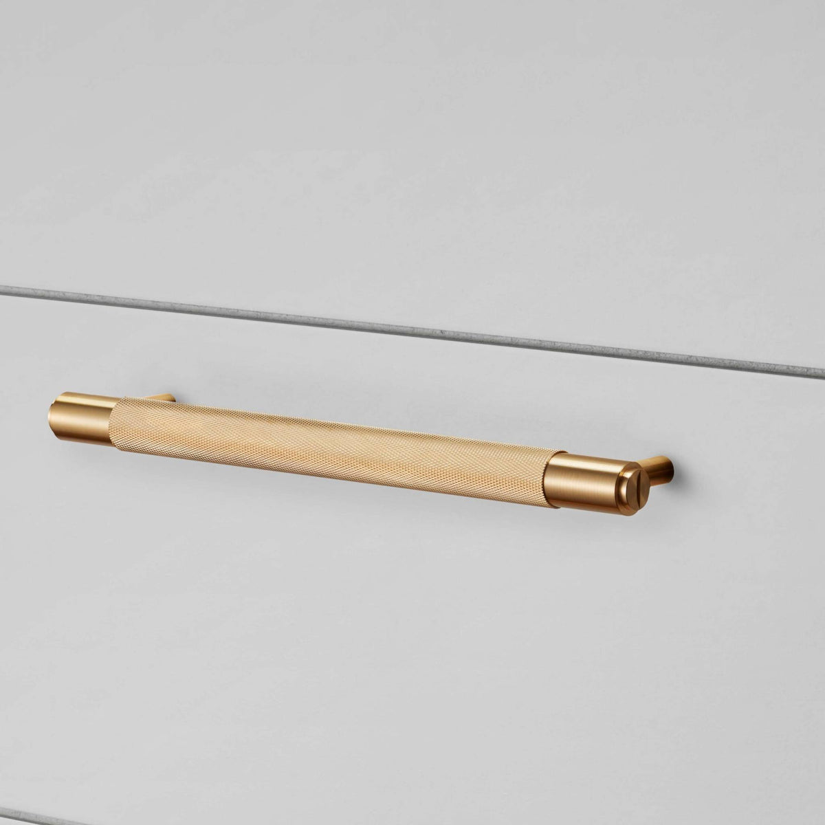 Buster + Punch Cross meubelgreep goud – detail (knurl-patroon)