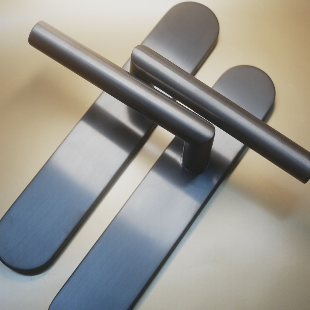 Video laden: Griff Meister Deurkruk Cornisa Gunmetal Op ovaal schild Blind – productvideo