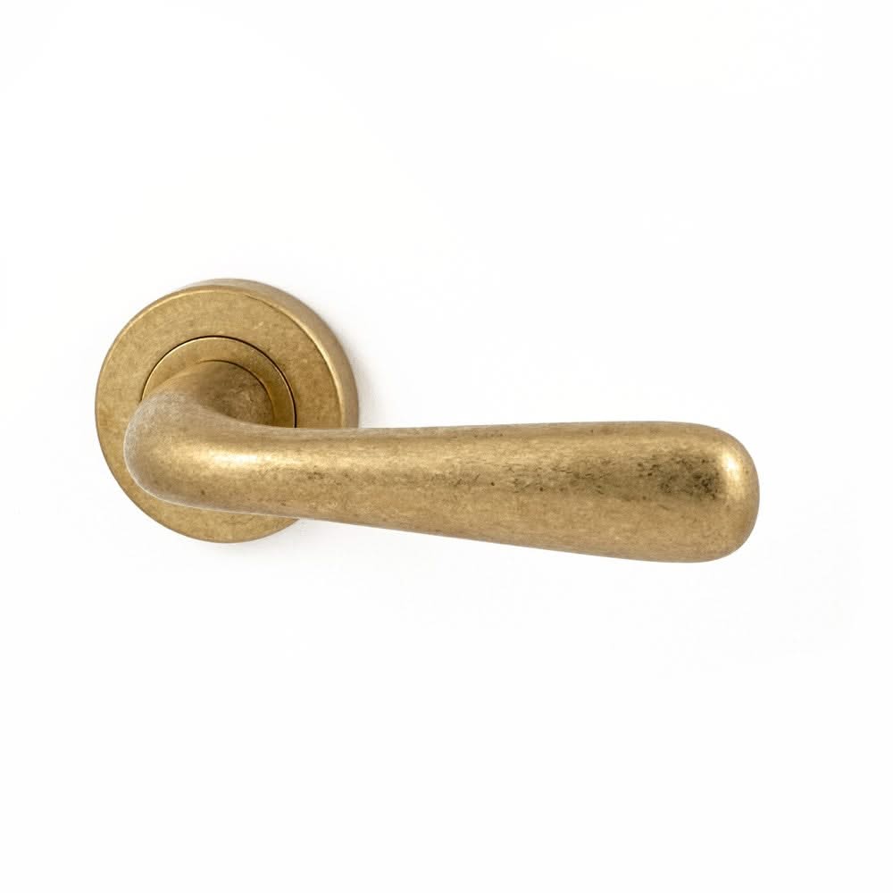 Hardbrass voordeurset rond messing getrommeld detail 2