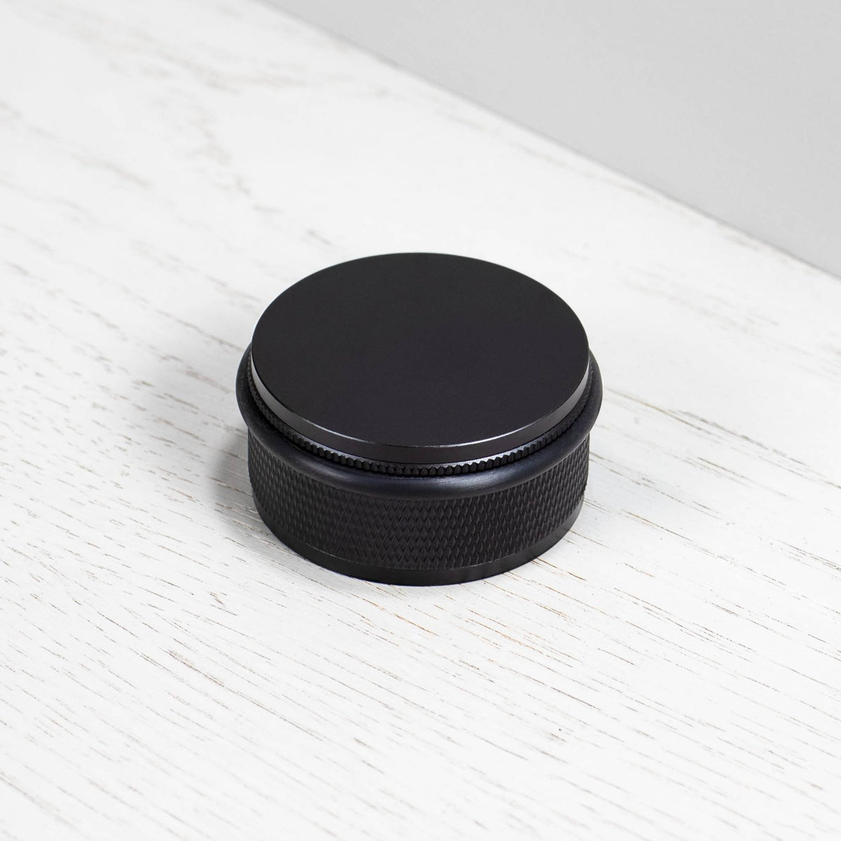 Buster + Punch Cross deurstopper vloermontage black - detail