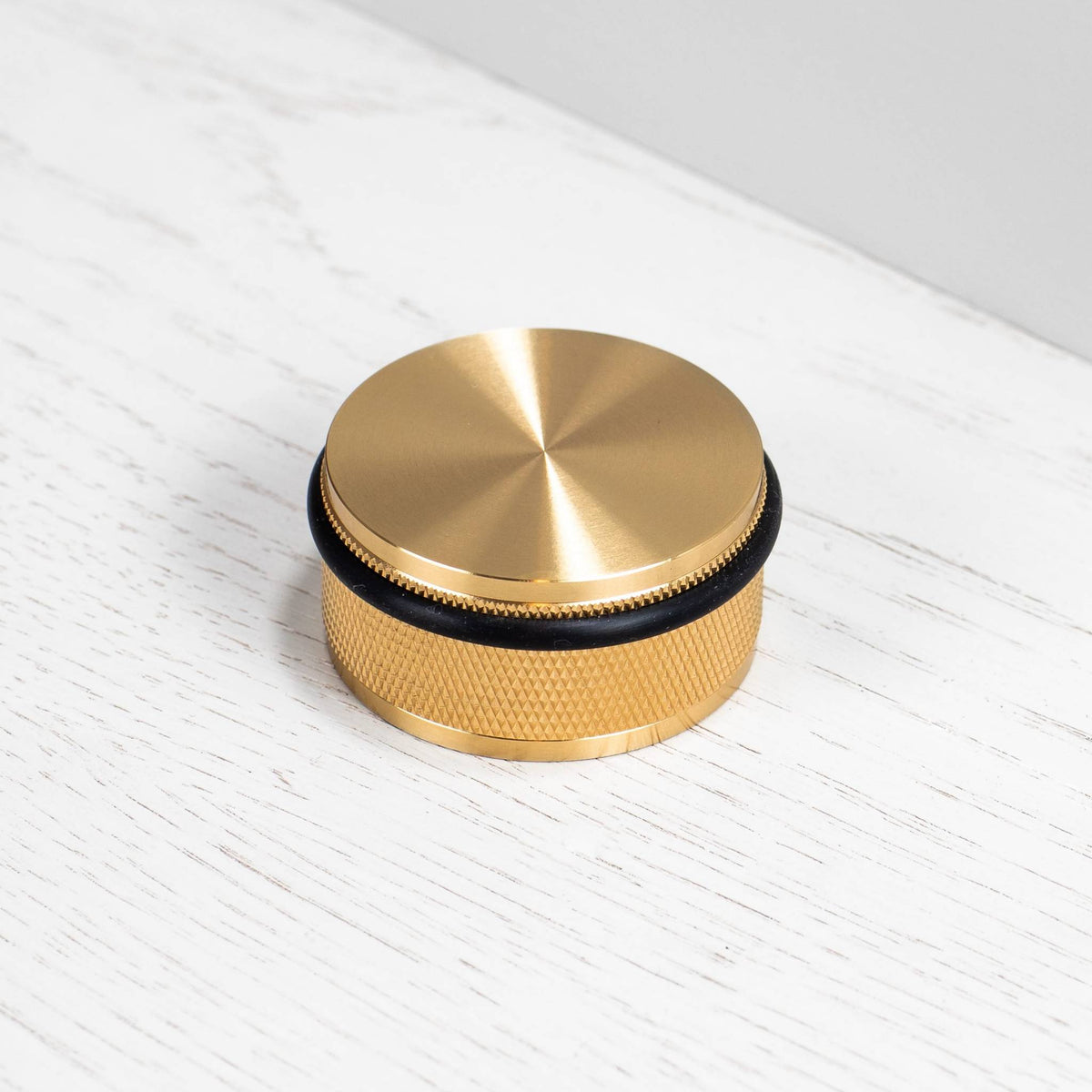 Buster + Punch Cross deurstopper vloermontage goud - detail
