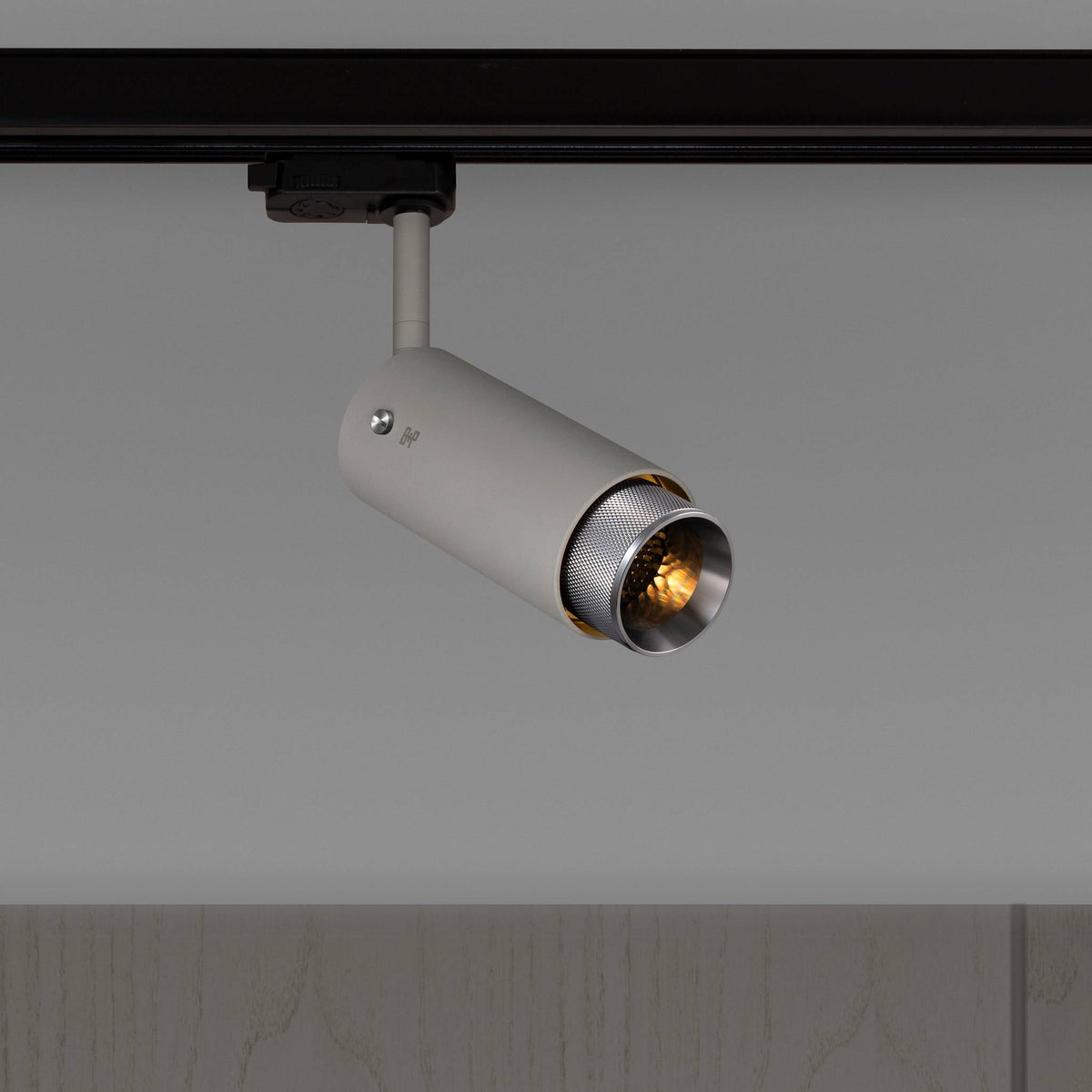 Buster + Punch Exhaust Stone Track Cross Steel – vooraanzicht