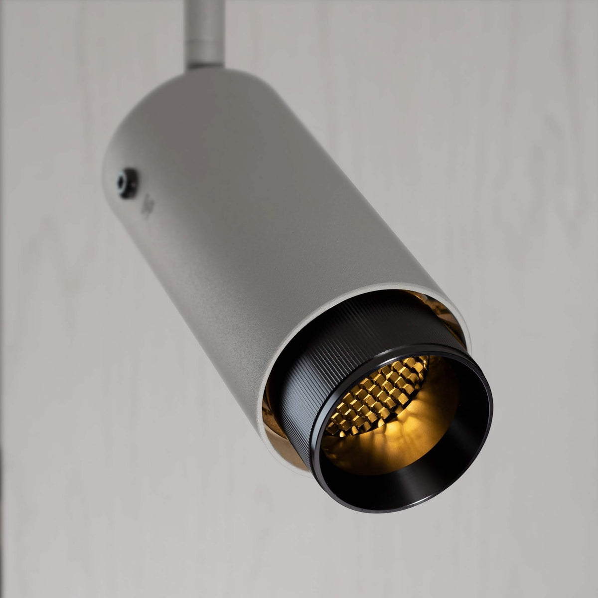 Buster + Punch Exhaust Stone spot linear gun metal zijaanzicht