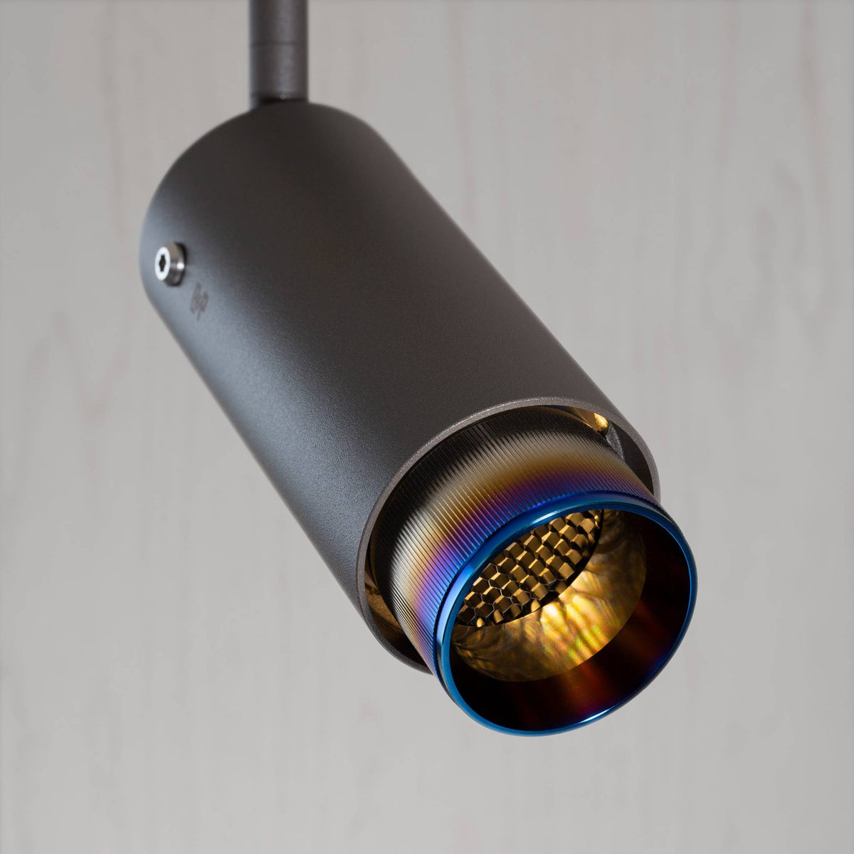 Buster + Punch Exhaust Graphite spot Linear Burnt Steel - zijaanzicht
