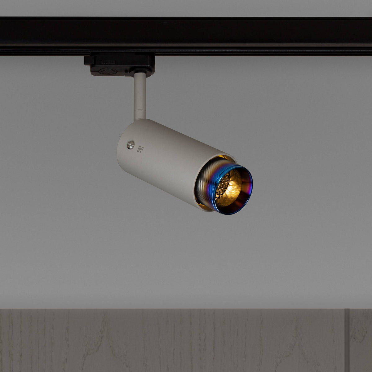 Buster + Punch Exhaust Stone Track Linear Burnt Steel – vooraanzicht