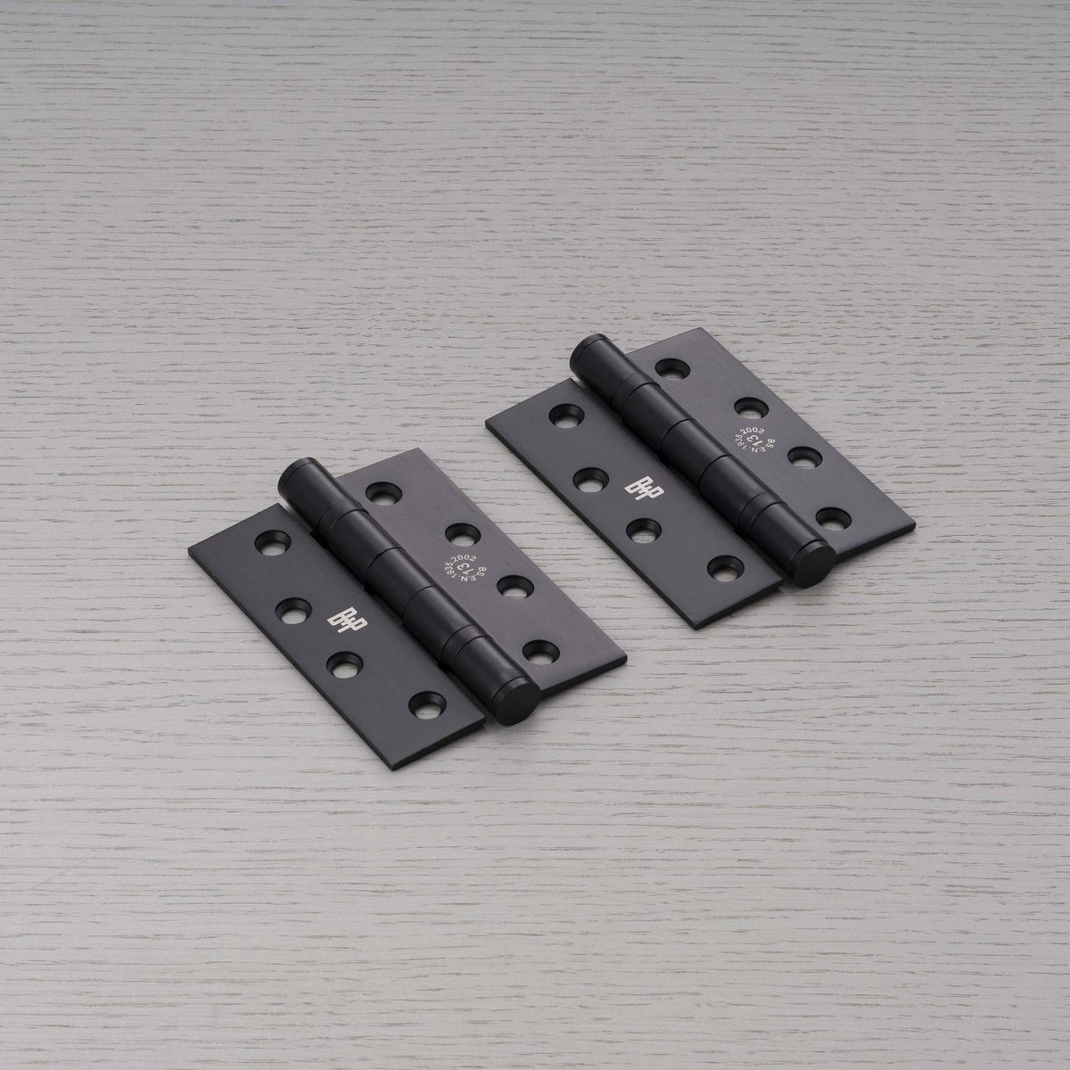 Buster + Punch scharnier Welders black vooraanzicht
